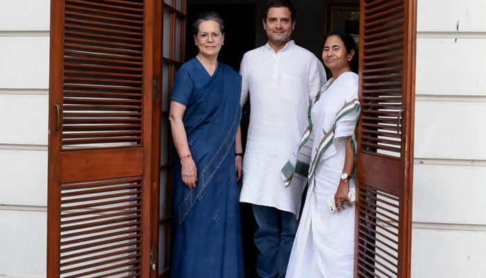 ममता ने राहुल-सोनिया-आडवाणी समेत कई नेताओं से मुलाकात की। कहा वे प्रधानमंत्री पद की दौड़ में नहीं।